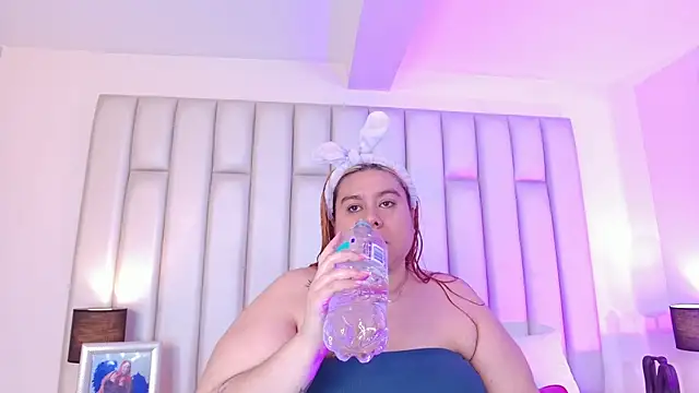 aandreaperez online show from February 11, 11:33 am