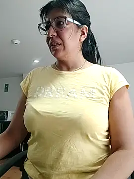 aisha latina online show from October 15, 5:26 pm