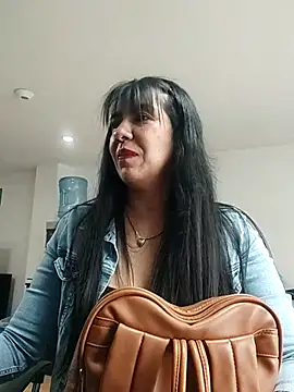 aisha latina online show from October 3, 4:34 pm