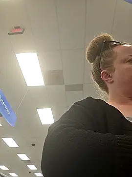 julimonroe online show from February 9, 7:27 pm