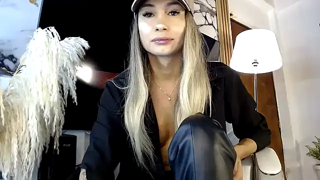 saraplayboy96 online show from September 26, 9:01 pm