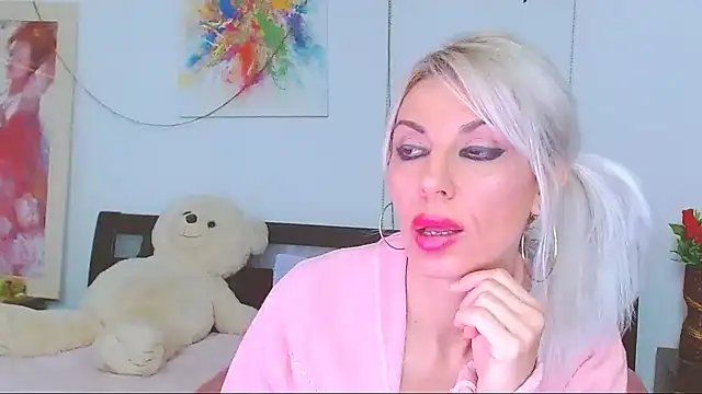 HoneyLara online show from January 18, 3:25 am