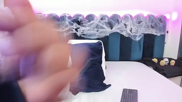 marianaaguii online show from October 21, 1:15 pm