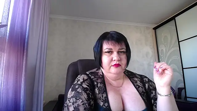 JuicyLady Di online show from October 12, 10:50 am