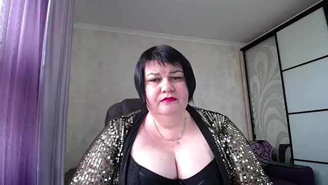 JuicyLady Di online show from October 6, 8:09 am