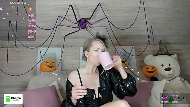 Queenymel online show from October 31, 5:06 pm