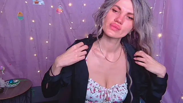 MilaLoona online show from April 12, 7:55 am