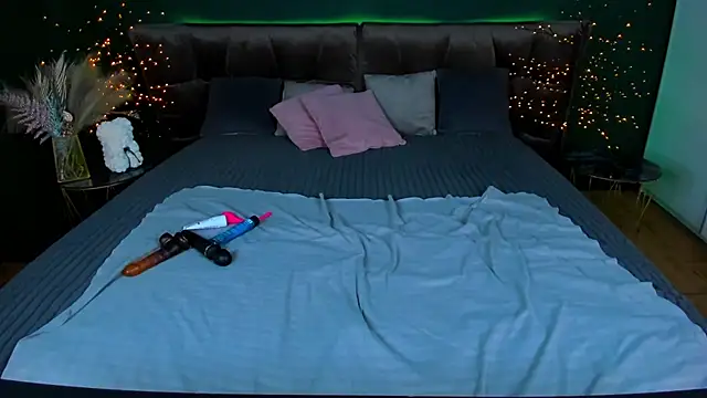 Kamilla Hot online show from October 17, 5:43 am