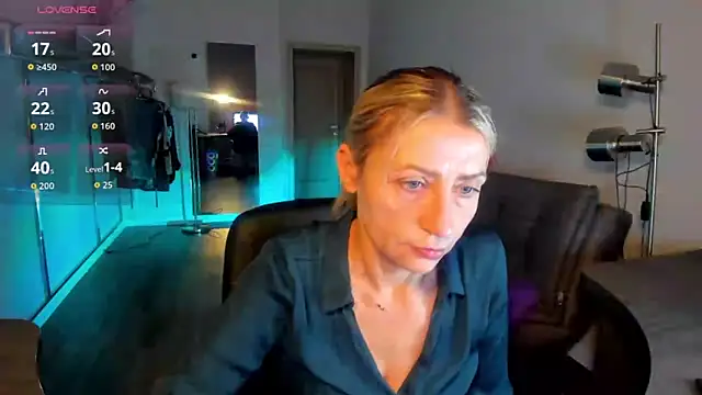 ZoeGrant online show from February 13, 9:49 pm