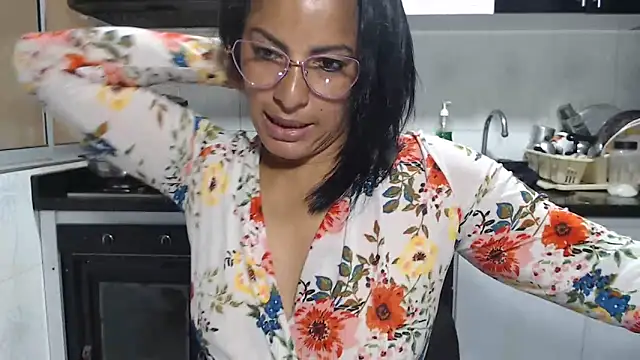 kateleyagrey online show from April 8, 6:10 pm