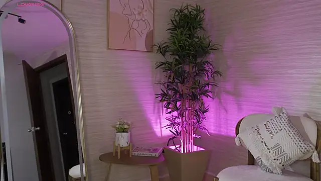 RoseFerrera online show from July 5, 6:13 pm