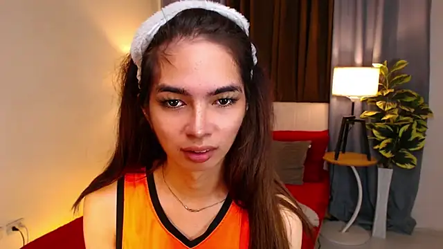 KirstenMooree online show from February 1, 7:56 pm