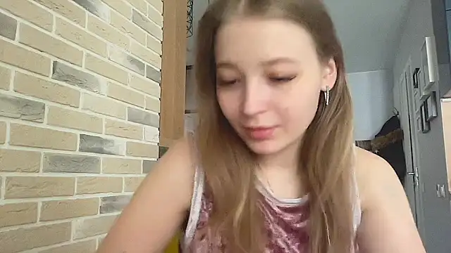 CharmingSarah online show from March 17, 11:47 am