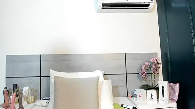 EmmaSmith2 online show from December 5, 3:06 am