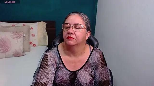 scaelettdubois online show from February 26, 2:10 am