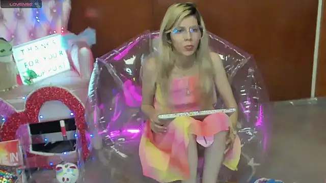 Skinygirl online show from March 1, 12:32 am