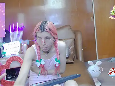 Skinygirl online show from September 15, 10:50 pm