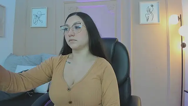 lucy neil online show from April 2, 2:31 am