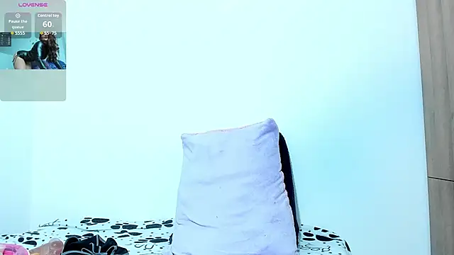 Bessie32 online show from October 9, 3:05 pm