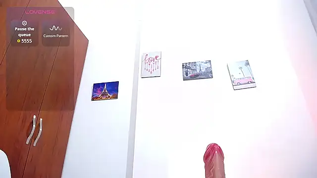 hornywife  online show from October 4, 8:13 pm