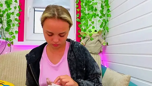 Misss Vikk online show from September 21, 6:23 am