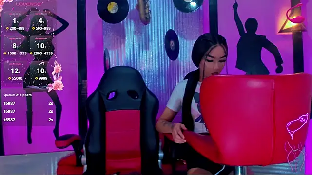 nickyminach  online show from September 27, 8:38 pm