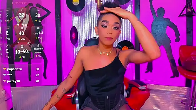 nickyminach  online show from April 12, 10:12 pm