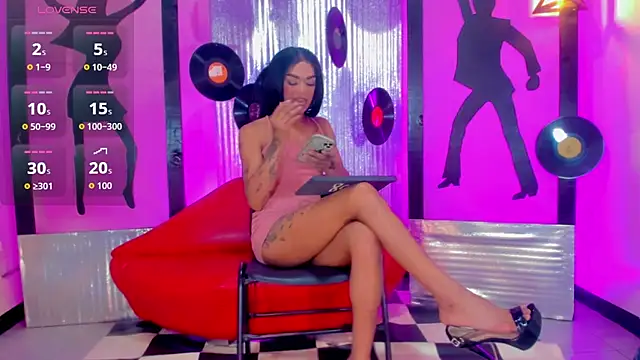 nickyminach  online show from September 19, 7:24 pm