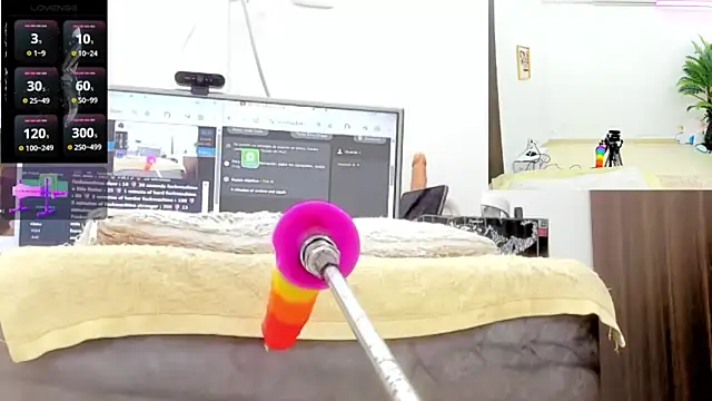 Paulina Davis  online show from April 7, 12:12 am