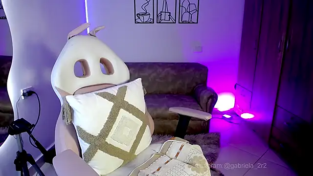 gabriela r online show from February 3, 6:23 pm