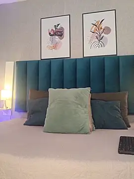 Madisonsmiith online show from April 11, 8:23 pm