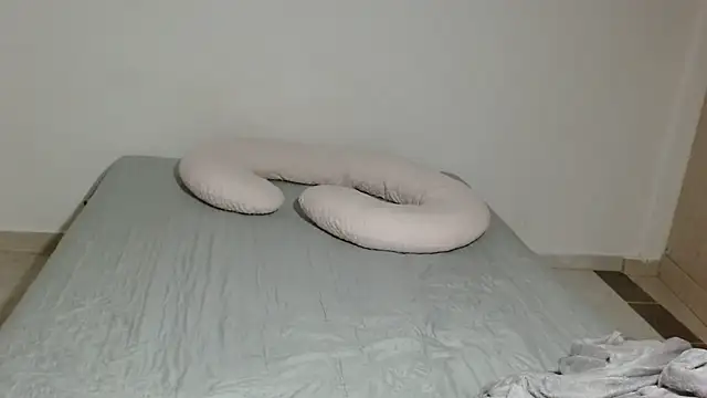 GiltRosebush online show from February 27, 2:00 am