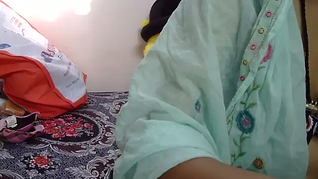 lovelydesi21 online show from February 17, 10:36 am