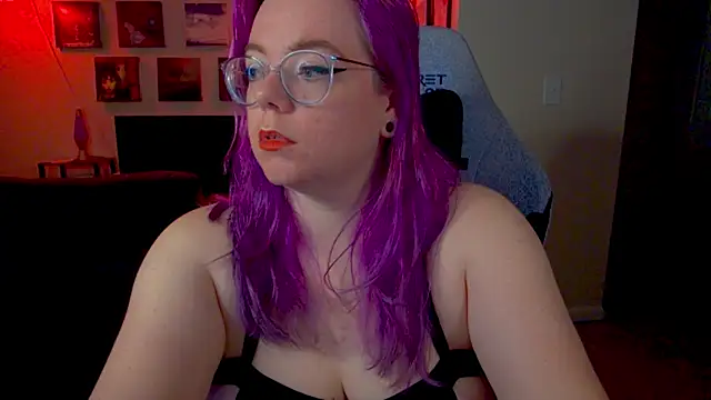 KiraSpitQueen online show from April 8, 3:41 am