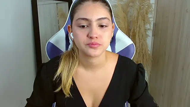 sofia henaok online show from September 27, 4:25 pm