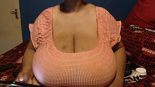 CUTEFIRMMELONSS online show from October 30, 9:05 pm