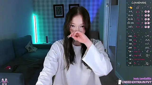 lialiliaa online show from September 23, 8:23 am