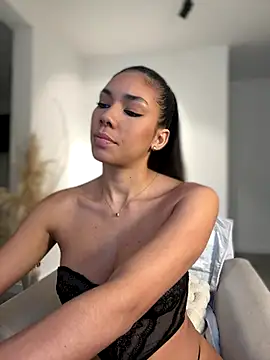 EllaSanz  online show from October 15, 9:28 pm