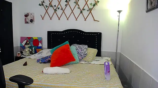 naughty girl 4u online show from April 10, 9:32 pm