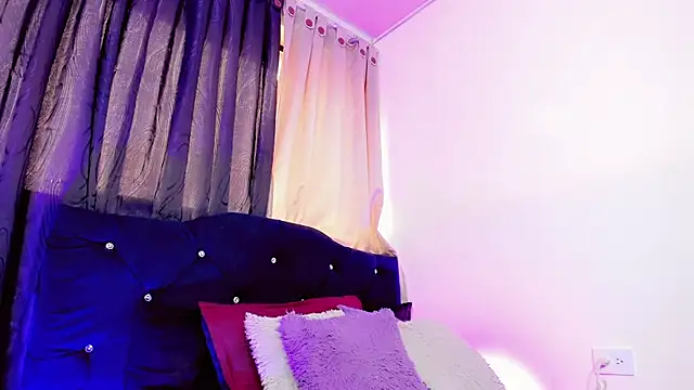 lesly xx online show from March 25, 8:01 pm