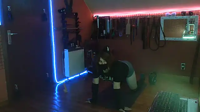 Ginny-the-bdsm-nympho online show from June 11, 5:21 pm