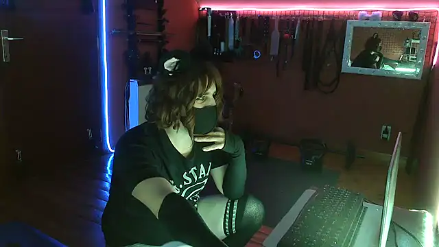 Ginny-the-bdsm-nympho online show from April 26, 5:21 pm