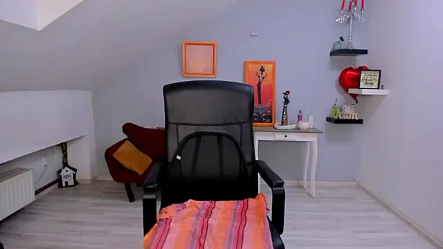 LollaGirl online show from March 23, 4:18 am