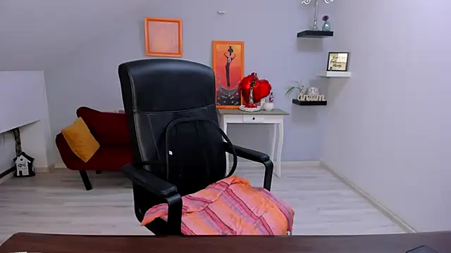 LollaGirl online show from February 23, 4:35 am