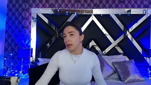 victoriaa lee  online show from February 2, 7:02 pm