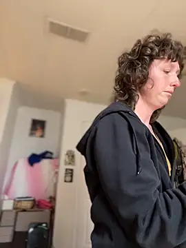 mossy kiss online show from March 8, 4:44 pm