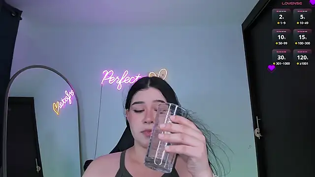 daniela hornny online show from September 17, 3:59 am