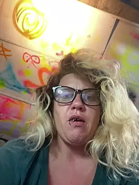 TrashleyRosebud online show from November 25, 9:00 am