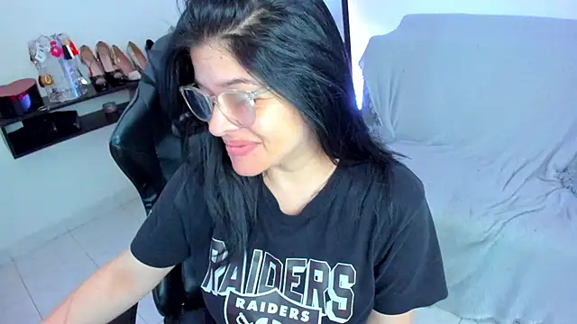 BellaFlaming online show from March 9, 10:40 am