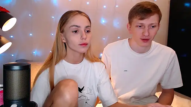 juliaanddima online show from October 15, 12:57 am